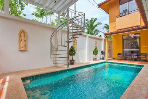 Sunny Villa