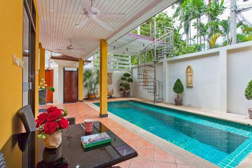 Sunny Villa