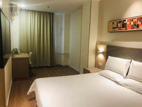 Hotel Hanting Express Weifang Department Store