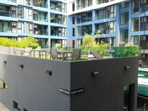 Aqua Apartments