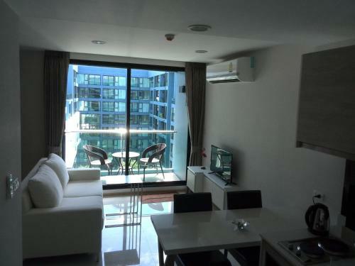 Aqua Apartments