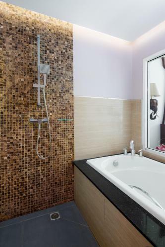 Aiyara Grand Hotel