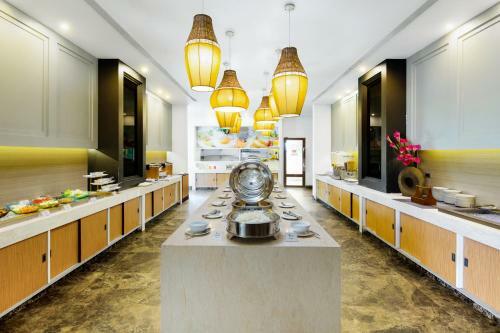 Aiyara Grand Hotel