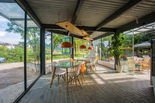 Bed & Breakfast Dragon's Den Hostel In Yangshuo