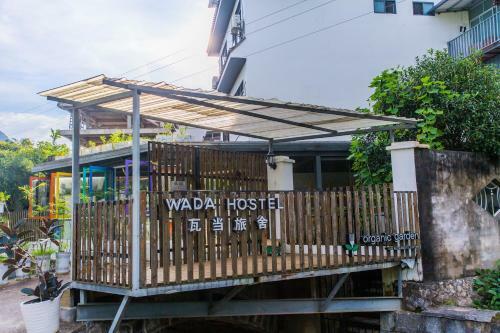 Bed & Breakfast Dragon's Den Hostel In Yangshuo