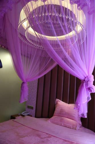Golden Moon Business Hotel