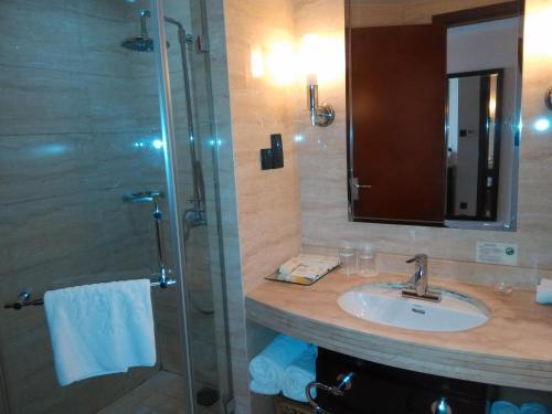 Yizui Crown Hotel