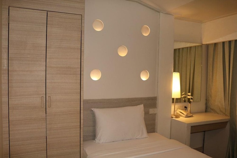 Sunshine Hotel And Residences