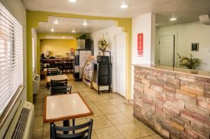 Hotel Econo Lodge East