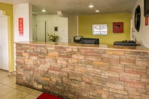 Hotel Econo Lodge East