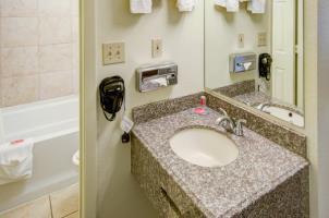 Hotel Econo Lodge East