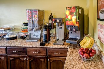 Hotel Econo Lodge East