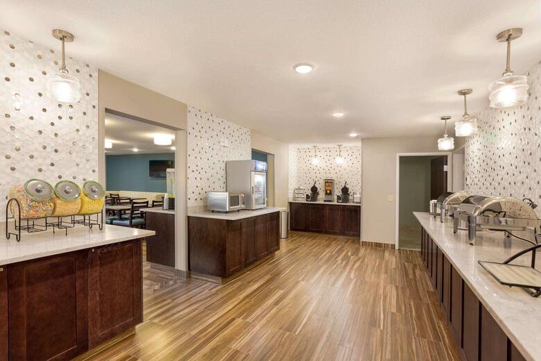 Hotel Comfort Inn & Suites