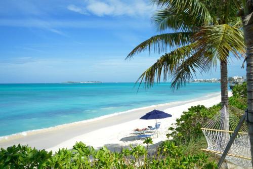 Hotel Sandyport Beach Resort