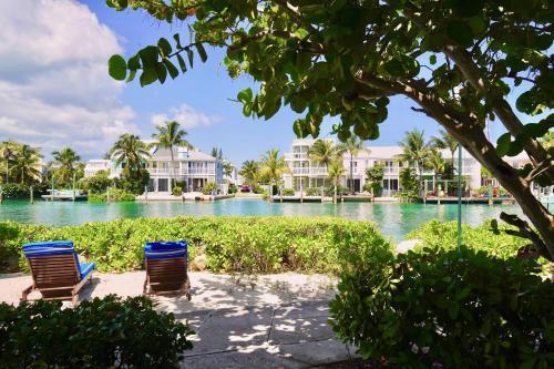 Hotel Sandyport Beach Resort