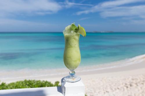 Hotel Sandyport Beach Resort
