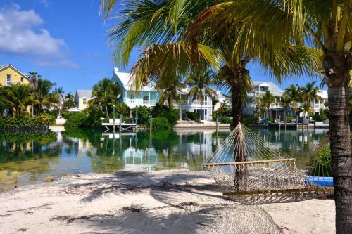Hotel Sandyport Beach Resort