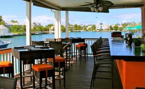 Hotel Sandyport Beach Resort