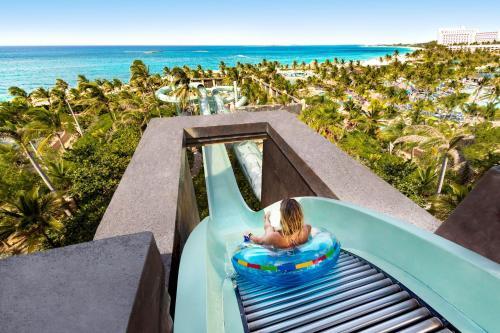 Hotel Beach Tower Atlantis Autograph Collection