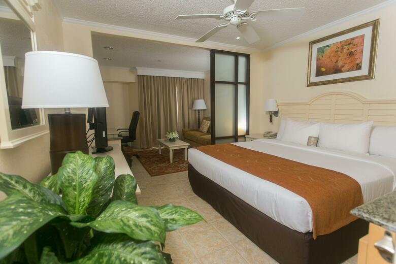 Hotel Comfort Suites Paradise Island