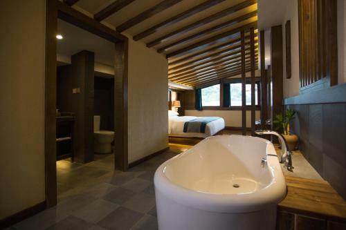 Shangri-la Wonderland Boutique Hotel
