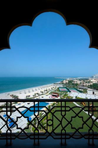 Hotel Al Hamra Palace Beach Resort