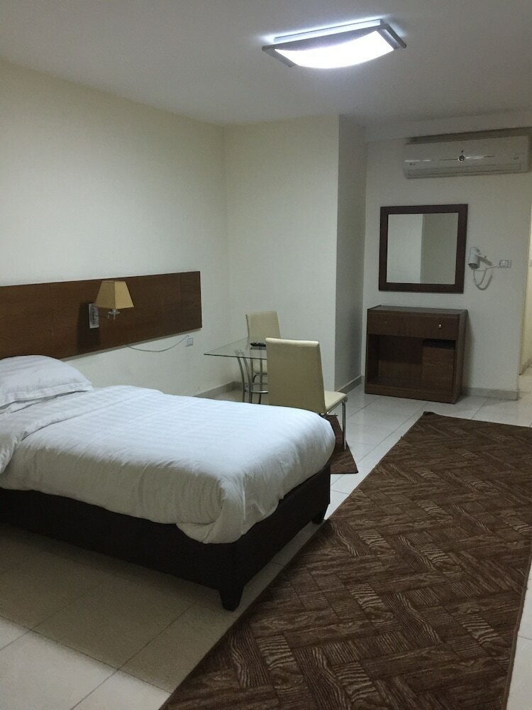 Zaina Plaza Hotel