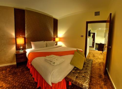 Meneur Hotel