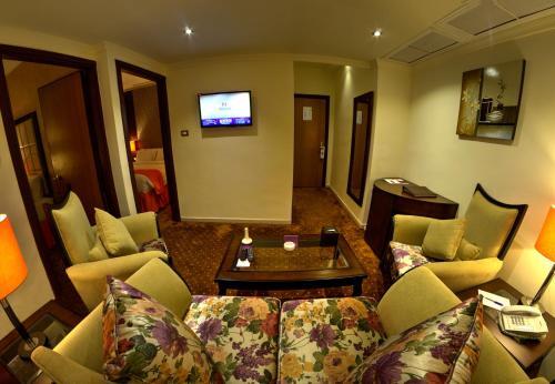 Meneur Hotel