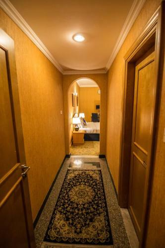London Creek Hotel Apartments