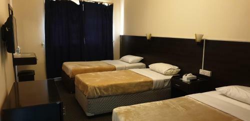 Royal Creek Hotel