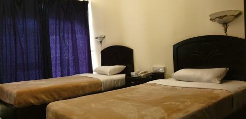 Royal Creek Hotel