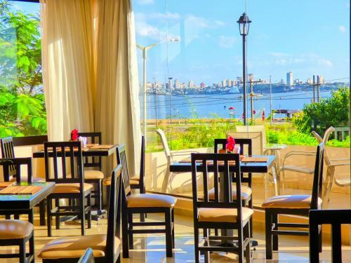 De La Costa Hotel