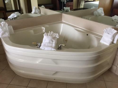 Hotel Baymont By Wyndham Mishawaka South Bend Area