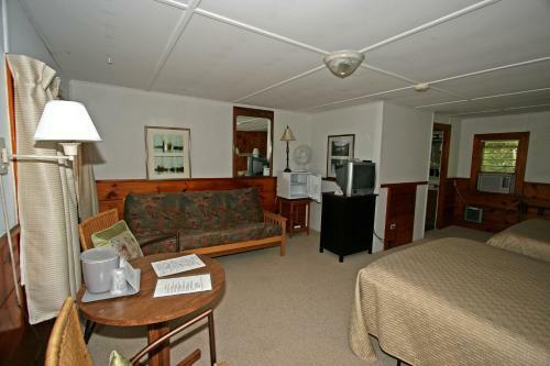 Yardarm Motel
