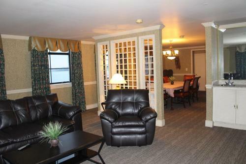 Roberts Riverwalk Urban Resort Hotel