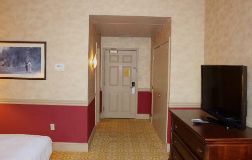 Roberts Riverwalk Urban Resort Hotel