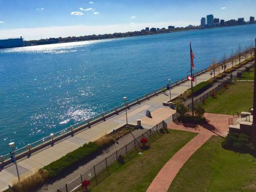 Roberts Riverwalk Urban Resort Hotel