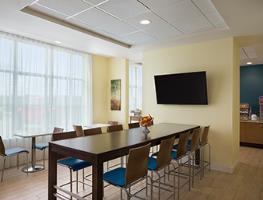Hotel Days Inn & Suites Belmont
