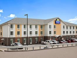 Hotel Days Inn & Suites Belmont