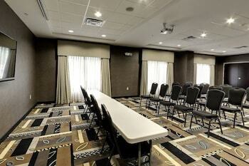 Hotel Holiday Inn Express & Suites - Cleveland Northwest