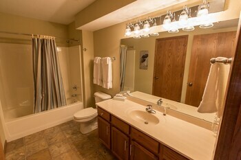 Hotel Wild Eagle Lodge