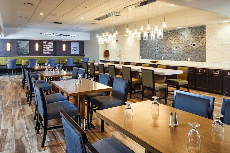 Riverwalk Hotel Downtown Neenah