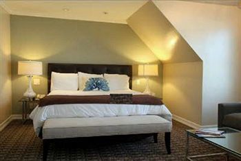 Glenmore Plaza Hotel