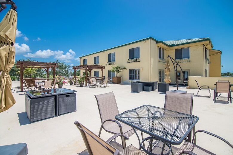 Naples Park Central Hotel