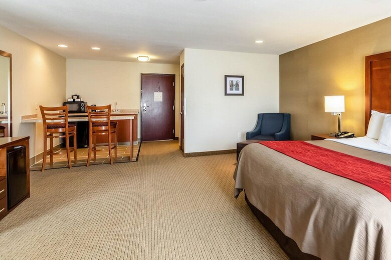 Hotel Comfort Inn And Suites