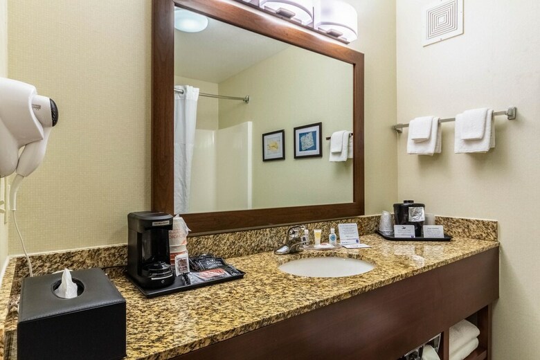 Hotel Comfort Inn And Suites