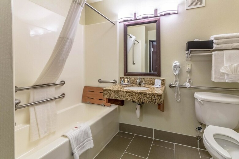 Hotel Comfort Inn And Suites