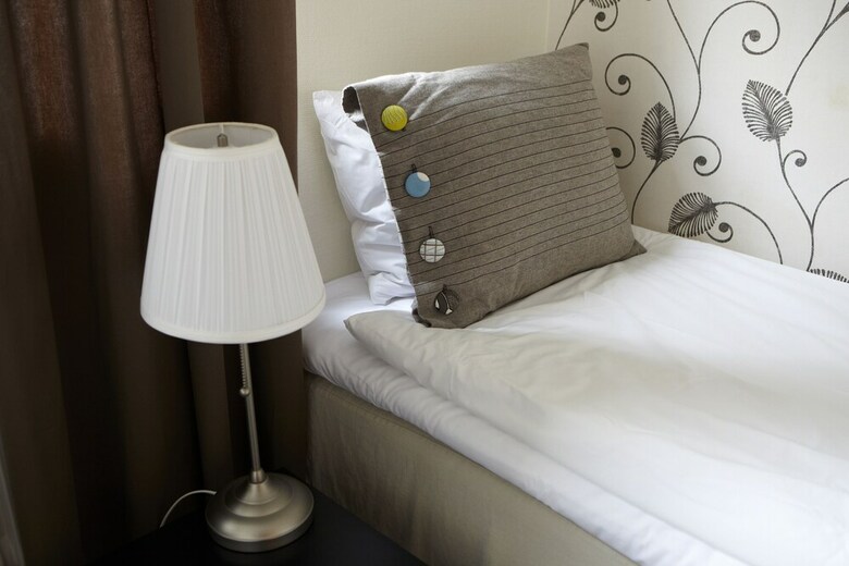 Riverside Hotel & Apartments