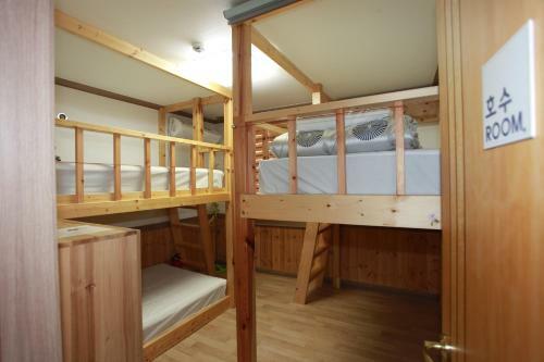 Hostal Pine Garden Guesthouse